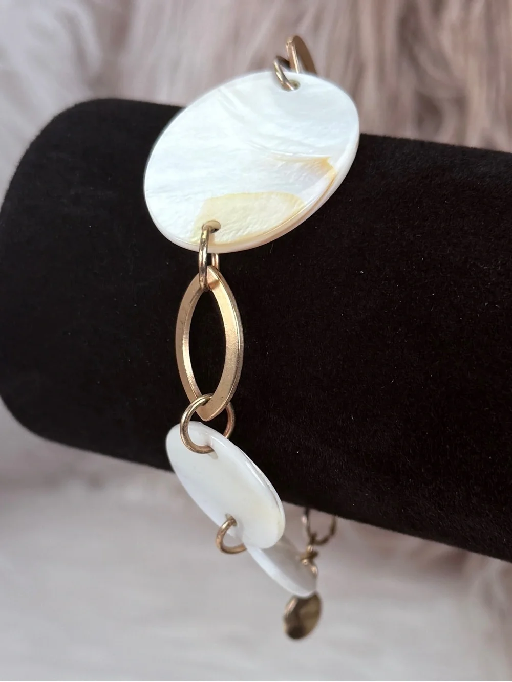 Beautiful, goldtone, shell costume bracelet